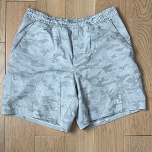 Lululemon Pace Breaker Shorts Men’s Large Gray Camo Lined Gym Running